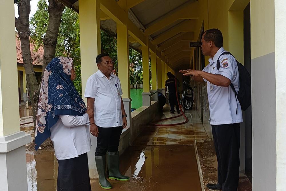 Diterjang Banjir Lumpur, SD Negeri Klidang Lor Gelar Pembelajaran Daring