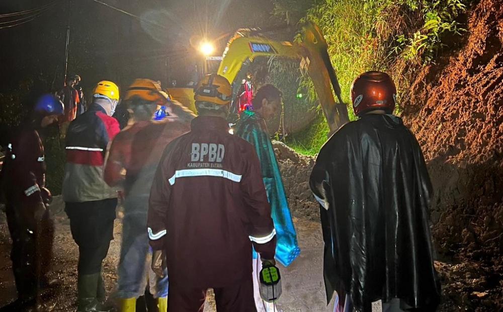 Hujan Deras Picu Longsor Beberapa Titik di Batang