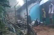 Tebing Longsor Timpa Empat Rumah Warga