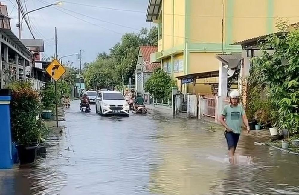 Hujan Deras Picu Longsor dan Banjir, Ribuan Warga Batang Terdampak